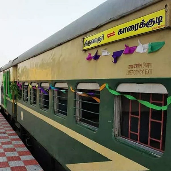 காரைக்குடி - திருவாரூர் ரயில்... ஆமை வேகத்தில் செல்வதாகப் பயணிகள் புகார்!
