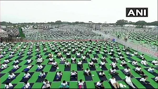 40,000 பேர்; 200 தண்ணீர்த் தொட்டிகள்;8 மருத்துவக் குழு! - பிரதமர் பங்கேற்ற பிரமாண்ட யோகா நிகழ்ச்சி