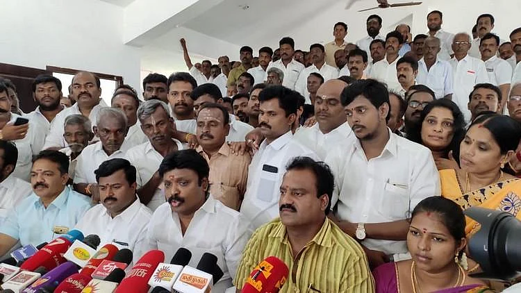 `டி.டி.வி சொல்வது தவறு; ரூ.70 கோடியல்ல 52 காேடி!' - அ.தி.மு.க-வில் ஐக்கியமாகும் இசக்கி சுப்பையா