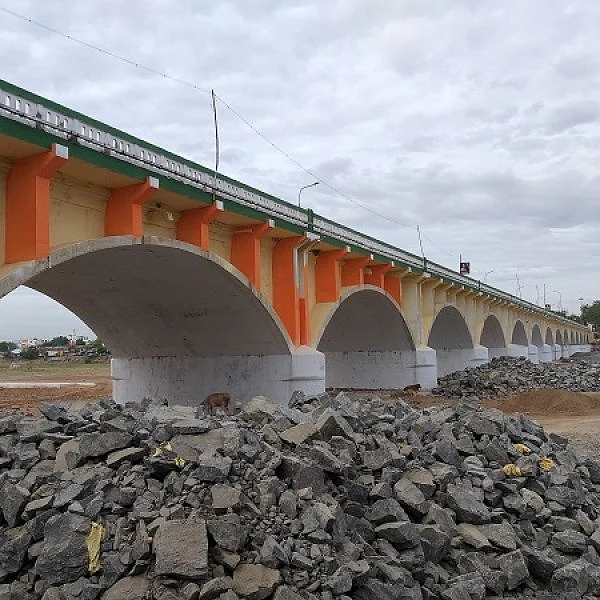 ``ஏவி பாலமா, காவிப் பாலமா?” - சர்ச்சையில் மதுரை மேம்பாலம்