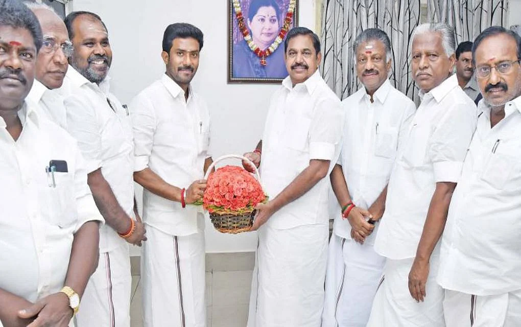 ரவீந்திரநாத், எடப்பாடி, ஓ.பி.எஸ்.