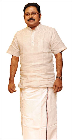 கதிகலங்கும் கழகங்கள்! - கூட்டணிக் குழப்ப தி.மு.க... கோஷ்டி அ.தி.மு.க... கரையும் அ.ம.மு.க...