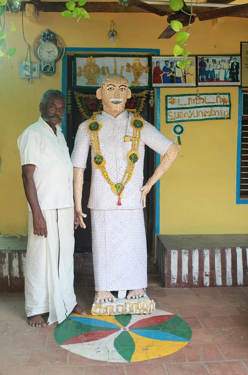 பனைஓலையில் காமராஜர் சிலை