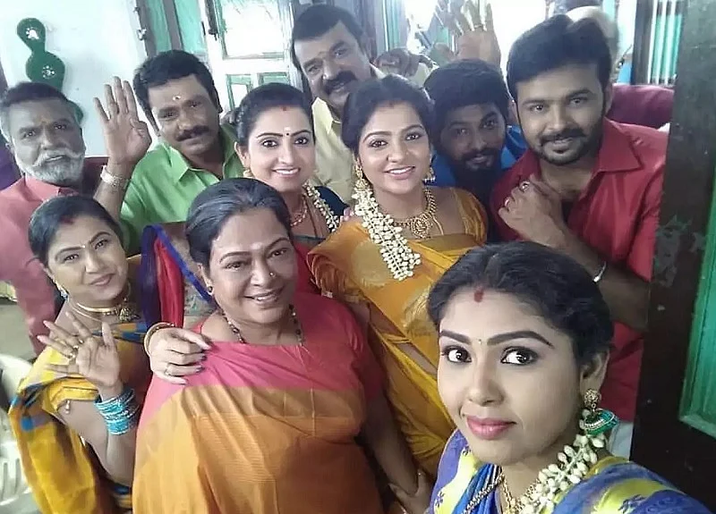 பாண்டியன் ஸ்டோர்ஸ் டீம்