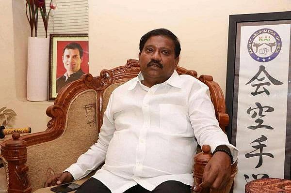 ` மோடியை ஆதரித்துப் பேசினேனா?!' - கராத்தே தியாகராஜன் பேச்சால் தகிக்கும் விஜயதரணி எம்.எல்.ஏ