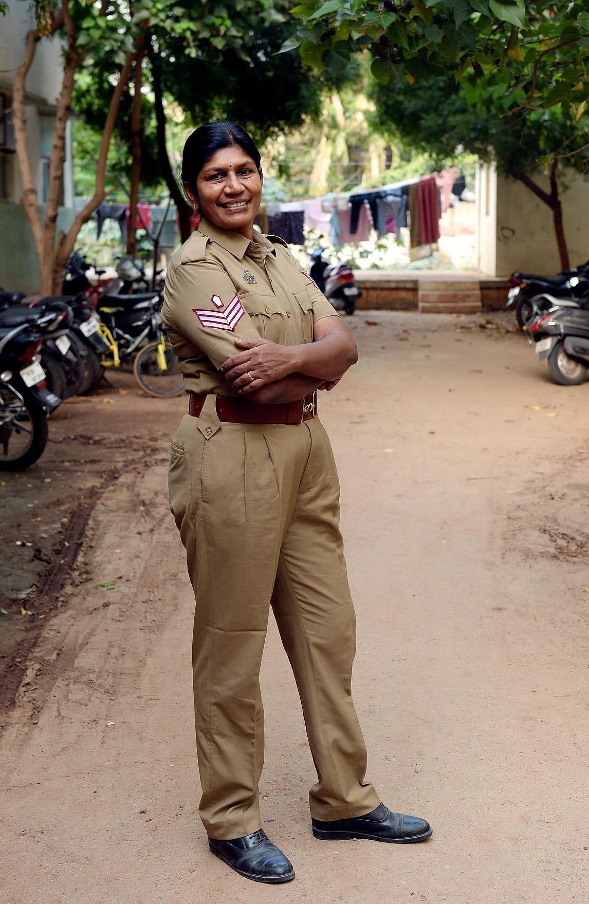 42 வயதில் தடகளம்... 50 வயதில் அதகளம்! - 65 பதக்கங்கள் வென்று அசத்தும் பெண் காவலர்! #LifeStartsAt40 #நலம்நாற்பது