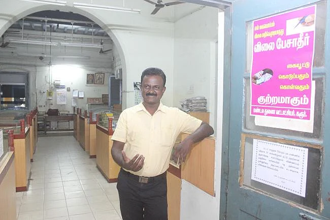 ``5 மரக்கன்றுகள் நட்டால், ஒரே நாளில் பட்டா!" - அசத்தும் கரூர் மண்டல துணை வட்டாட்சியர்