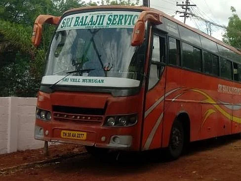 அதிகாரிகளால் பறிமுதல் செய்யப்பட்ட ஆம்னி பேருந்தை திருடிய உரிமையாளர்கள்