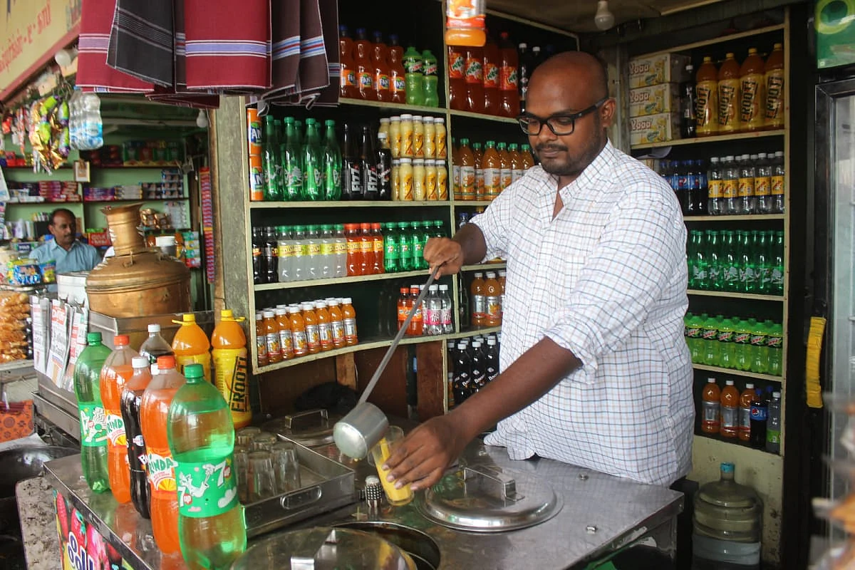 கடையில் கார்த்திக்