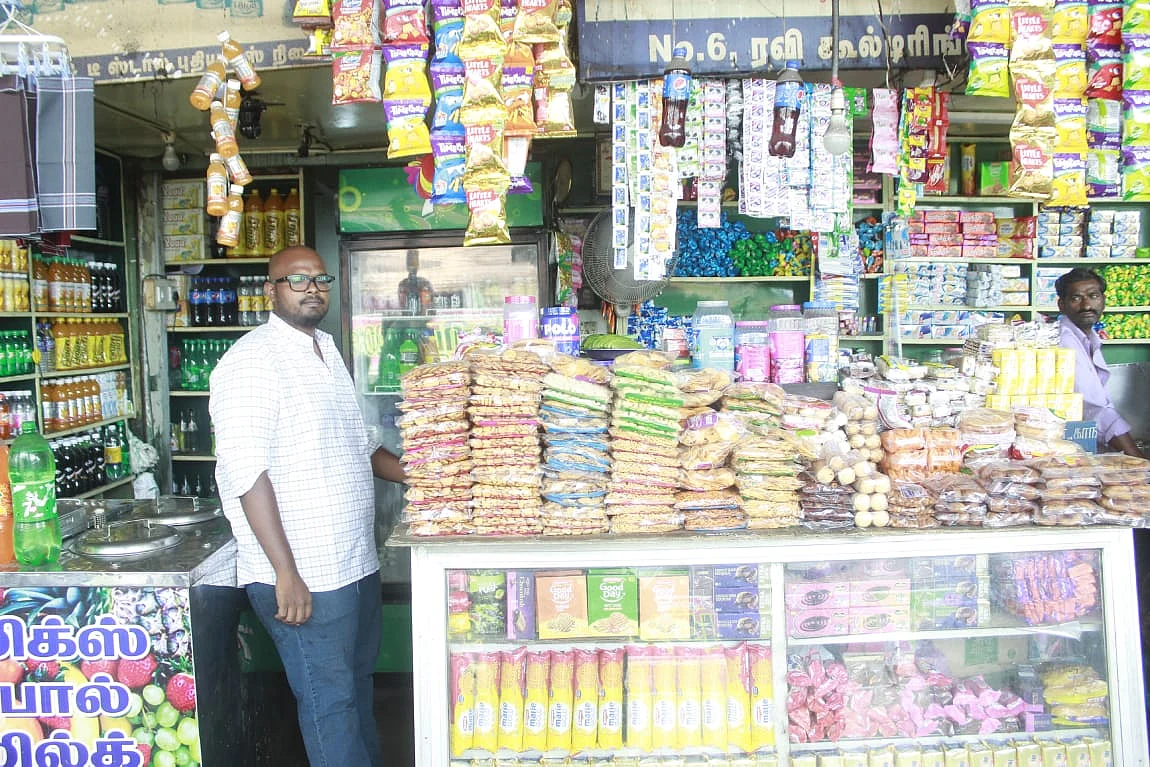 கடையில் கார்த்திக்
