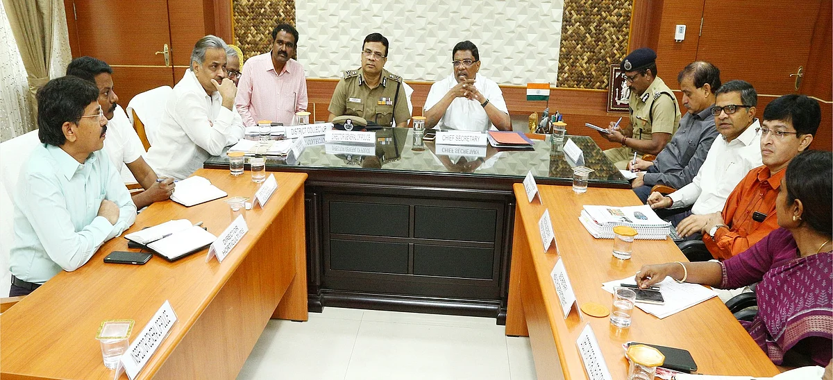 அத்திவரதர் வைபவம், அதிகாரிகள் சிறப்புக் கூட்டம்