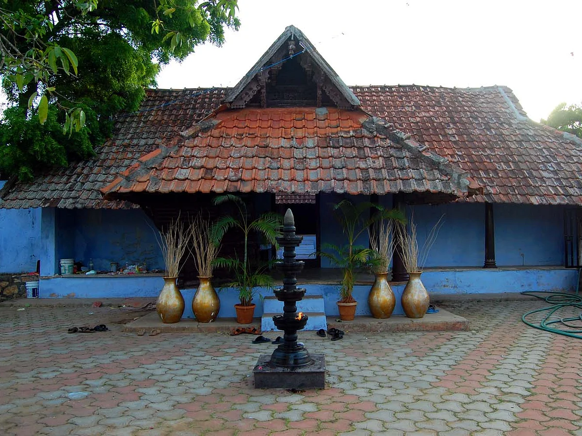 கன்னியாகுமரி மாவட்டம் தலக்குளம் வீரன் வேலுத்தம்பி தளவாய் நினைவு இல்லம் படங்கள்.