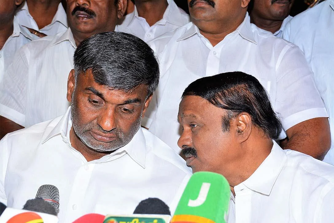அமைசர் கே.சி.வீரமணியுடன் ஏ.சி.சண்முகம்