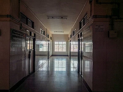 பூட்டிக் கிடக்கும் அறைகள்