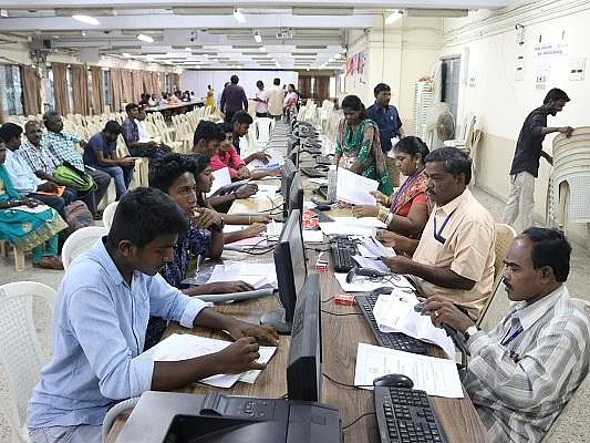 முதல் நாளிலேயே முடங்கிய இணையதளம்! - திண்டாடும் பொறியியல் கலந்தாய்வு மாணவர்கள்