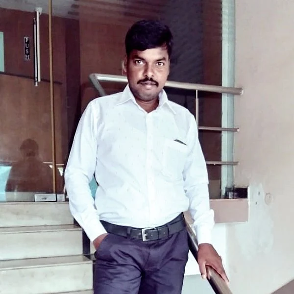 மரண விளிம்பில் அந்த தைரியம் எப்படி வந்தது? - சுனாமியில் நண்பனை மீட்டவரின் கதை #MyVikatan