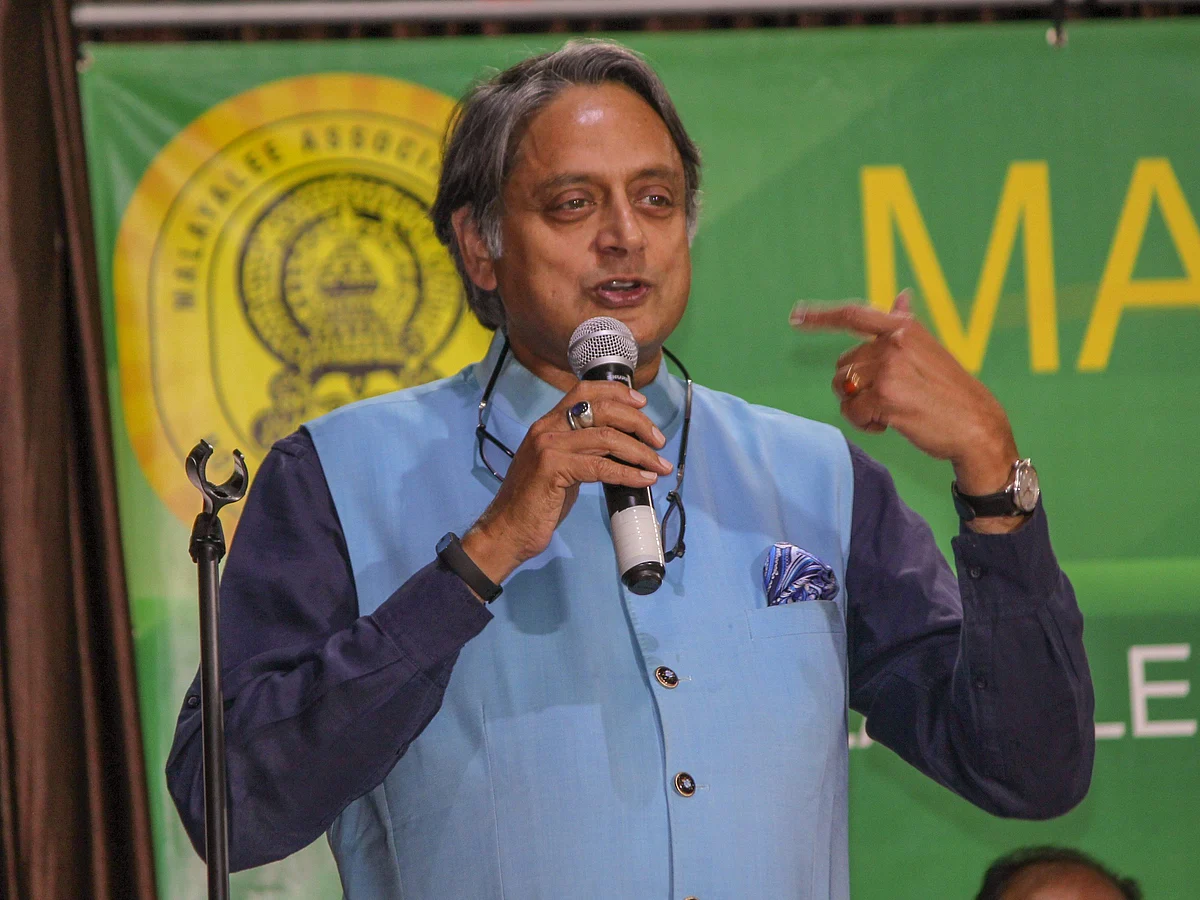 ``இளம் தலைவர் வந்தால் மகிழ்ச்சி; நான் என்னைப் பற்றி பேசவில்லை!” - காங்கிரஸ் தலைமை குறித்து சசிதரூர்
