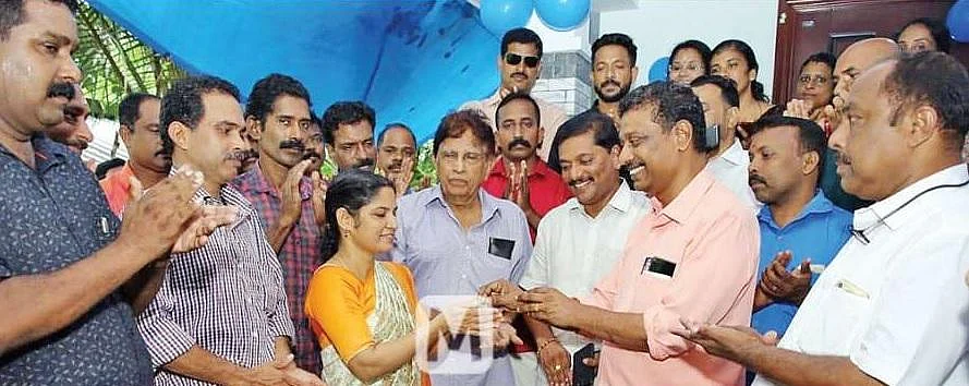 `எல்லோரும் இருக்கோம் ஆனா ஜெஸ்ஸி...?’ - நண்பர்களின் அன்பால் மீண்ட முன்னாள் மாணவி!
