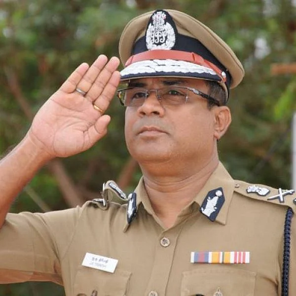 ஐ.ஏ.எஸ்ஸுக்கு ஆசைப்பட்டு ஐ.பி.எஸ் ஆனார் - டி.ஜி.பி திரிபாதியின் `தில்' பக்கங்கள்