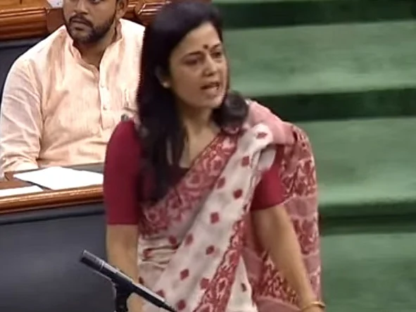 `அரசுக்கு எதிராகப் பேசினால் தேசத் துரோகி!’ - மக்களவையில் தகித்த மஹூவா மொய்த்ரா