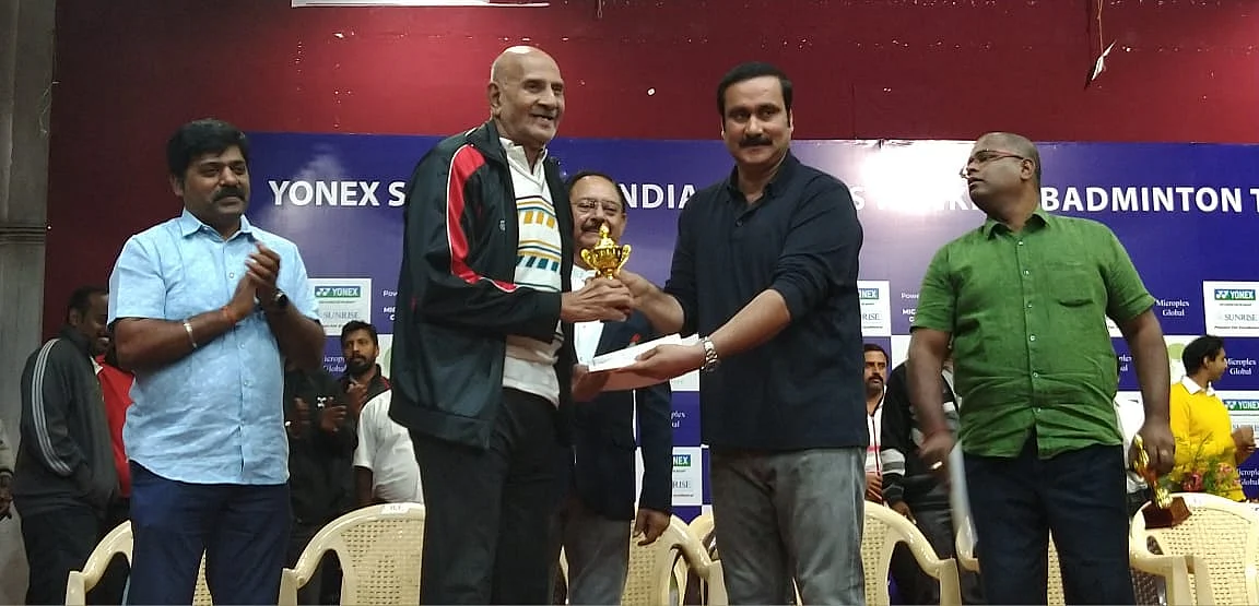 அன்புமணி ராமதாஸ்வெற்றி பெற்றவர்களுக்கு பரிசுகள் வழங்கினார்.