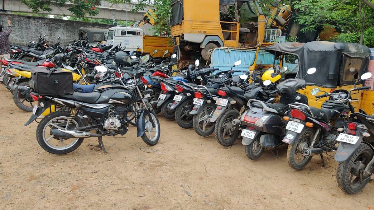 பறிமுதல் செய்யப்பட்ட வாகனங்கள்