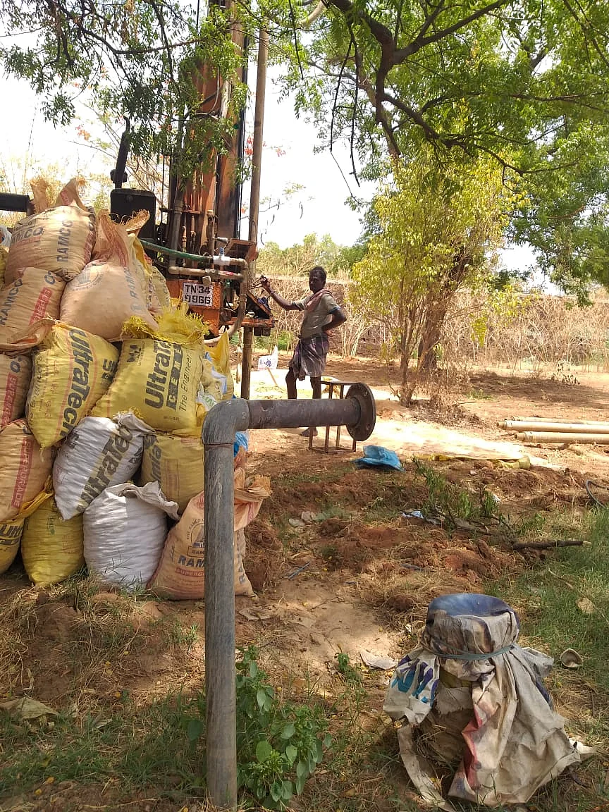 ஆழ்குழாய் கிணறு அமைக்கும் பணி
