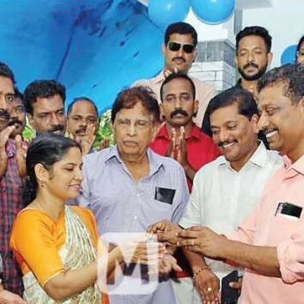 `எல்லோரும் இருக்கோம் ஆனா ஜெஸ்ஸி...?’ - நண்பர்களின் அன்பால் மீண்ட முன்னாள் மாணவி!