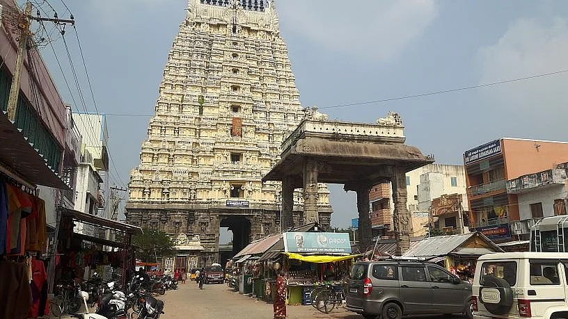 காஞ்சிபுரம் சிலை மோசடி வழக்கு - கனடாவில் பதுங்கிய முன்னாள் குருக்கள் கைது!