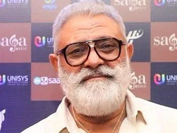 `தோனி லெஜெண்ட்; நானே அவரின் பெரிய ரசிகன்!’ - யுவராஜ் தந்தையின் திடீர் யூ டர்ன்