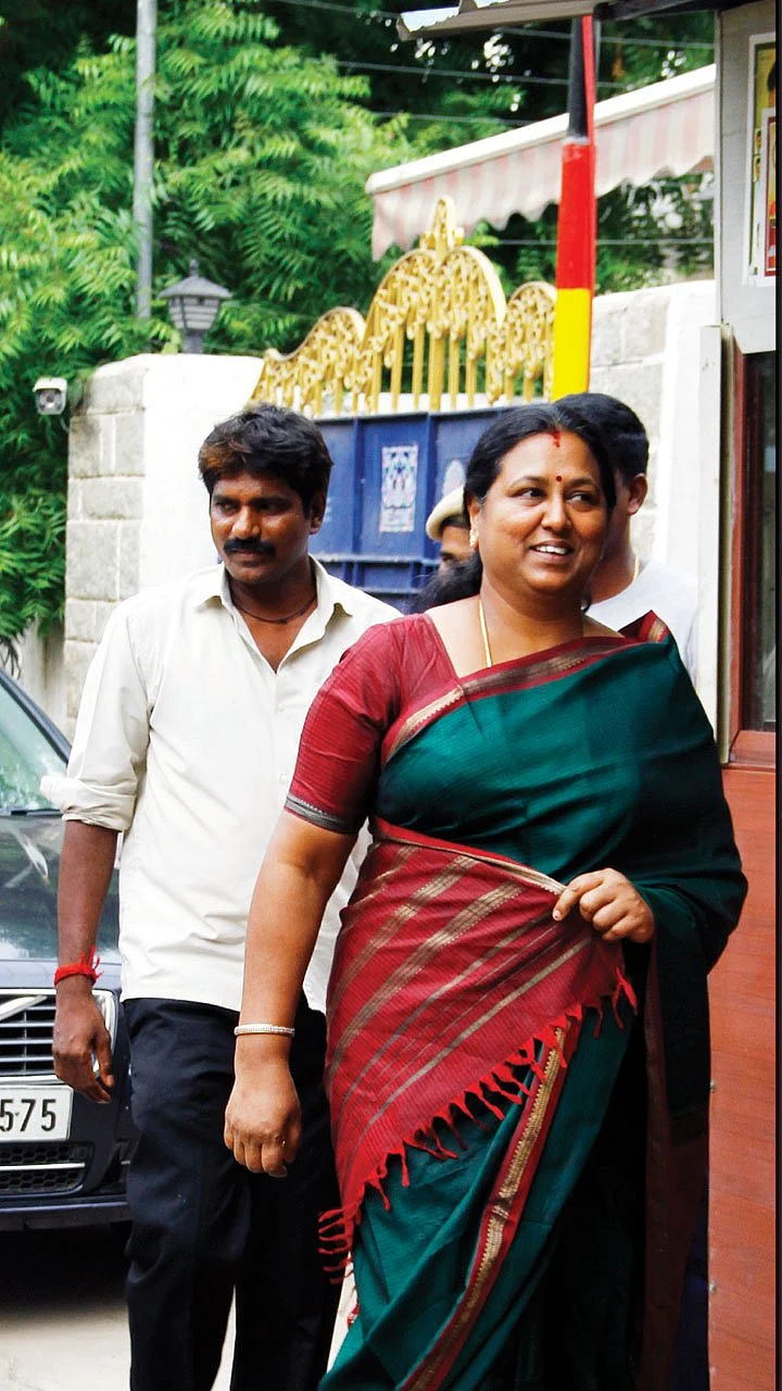 விஜய் மல்லையாவைப்போல ஓடியா போய்விட்டோம்? - விஜயகாந்த் குடும்பம் கொந்தளிப்பு... ஏல அறிவிப்பின் பின்னணி இதுதான்