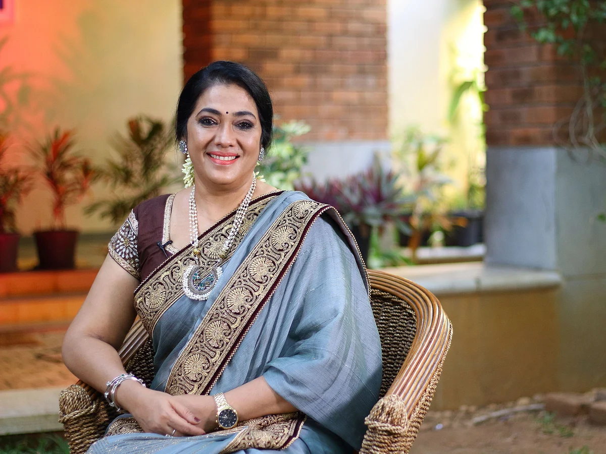 ``ஒரு ரூபாய்கூட எதிர்பார்க்கலை; என் முதல் படத்தை மட்டுமே பார்த்தார்!" - அப்பா குறித்து நடிகை ரேகா