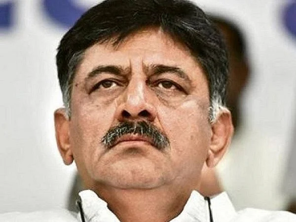 கர்நாடகா: டி.கே.சிவகுமார் வீடு, அலுவலகங்கள் உட்பட 14 இடங்களில் ரெய்டு! - கொதிக்கும் காங்கிரஸ்