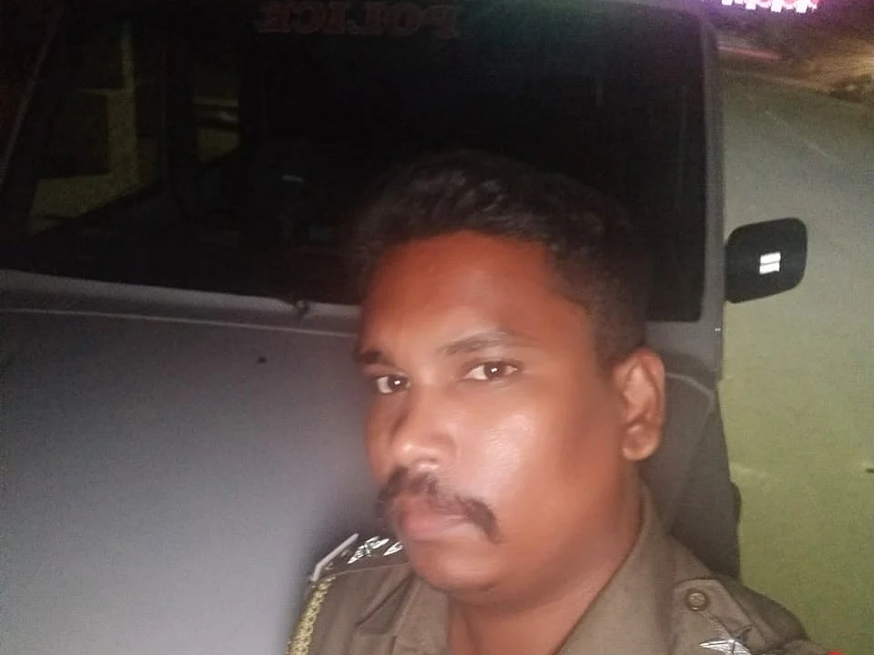 `கையில் வாக்கி டாக்கி, சப்-இன்ஸ்பெக்டர் சீருடை, வசூல் வேட்டை!' - பதறவைத்த போலி எஸ்.ஐ