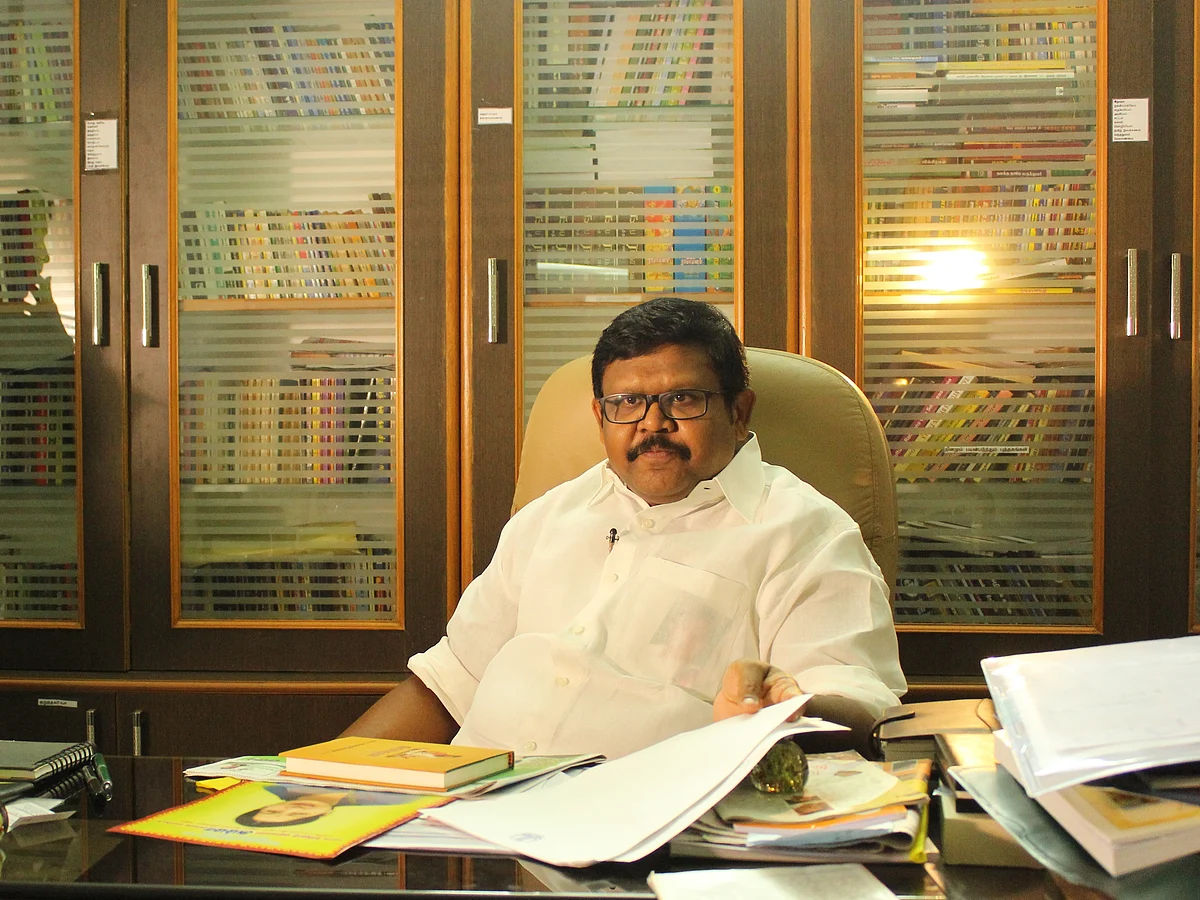 "ரவீந்திரநாத், முத்தலாக் மசோதாவை ஆதரிக்கவில்லை!" - வைகைச்செல்வன் புது விளக்கம்