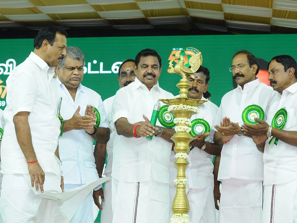 `ஆற்றைக் கடந்து சிரமப்பட்டுப் படித்தேன்!’ - கல்லூரி விழாவில் முதல்வர்