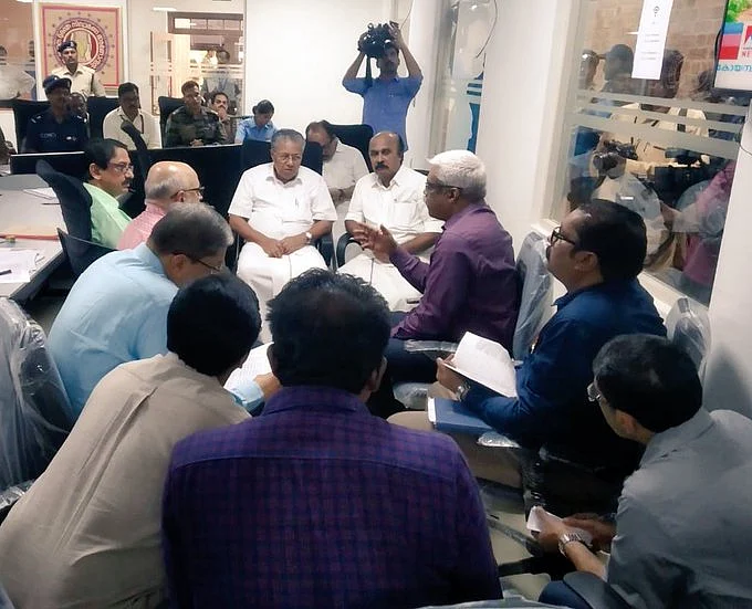 ஆலோசனைக் கூட்டத்தில் முதல்வர்