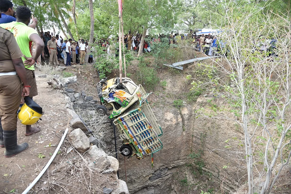 mini lorry accident
