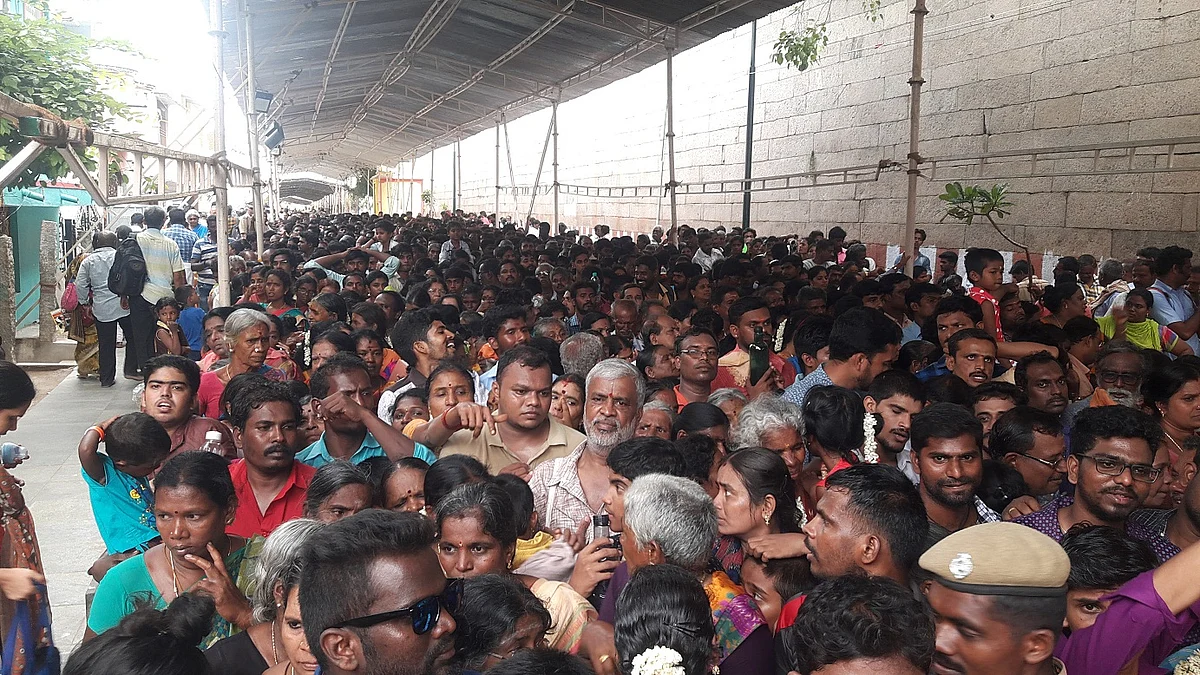 அத்திவரதரைத் தரிசிக்க காத்திருக்கும் கூட்டம்