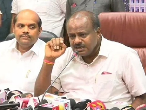 `பயப்படாதீங்க எடியூரப்பா... நான் கவிழ்க்க மாட்டேன்!'- பி.ஜே.பி-யைக் கலாய்த்த குமாரசாமி