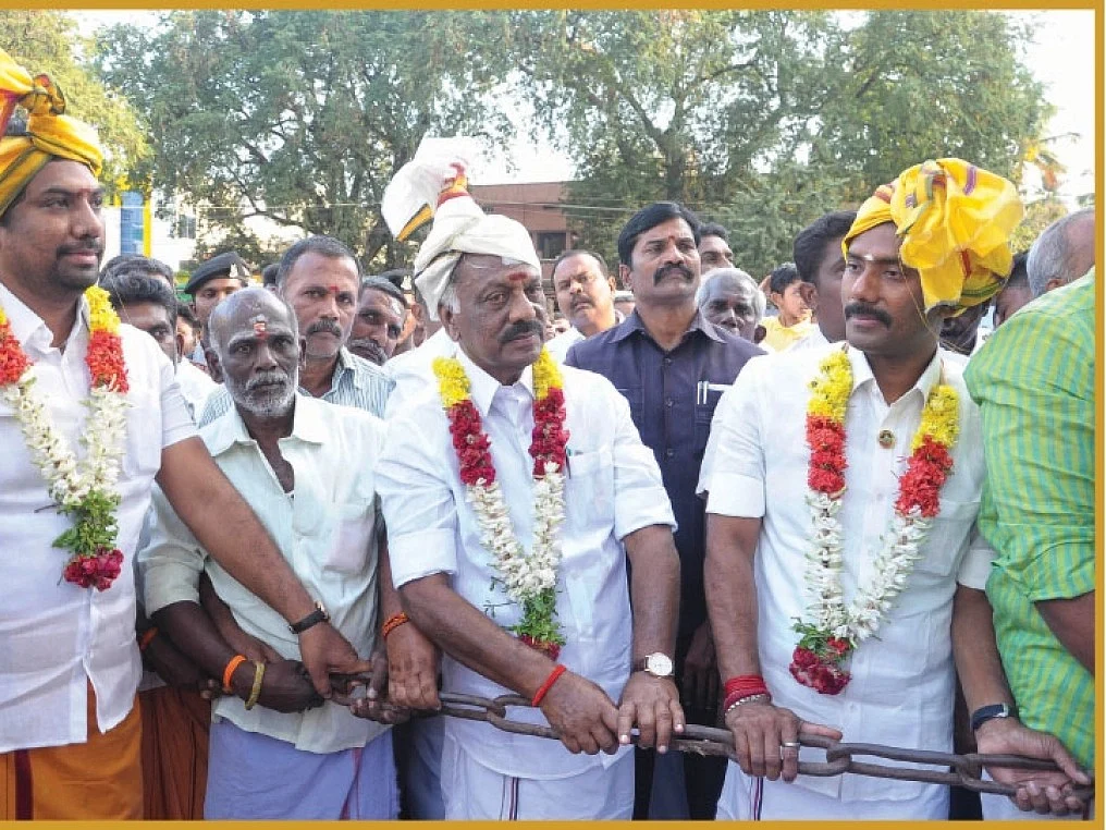 மகனுக்காக எந்த லெவலுக்கும் செல்லும் ஓ.பி.எஸ்-ஸின் 'அமாவாசை' அரசியல்!