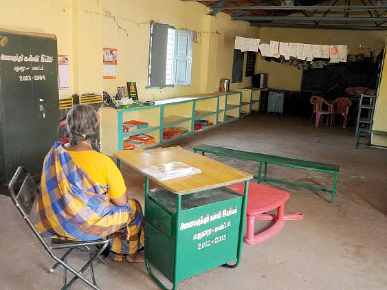 கஷ்டத்தில் காமராஜர் காலத்துப் பள்ளி! - இரண்டே மாணவர்கள்... அவர்களையும் காணோம்!