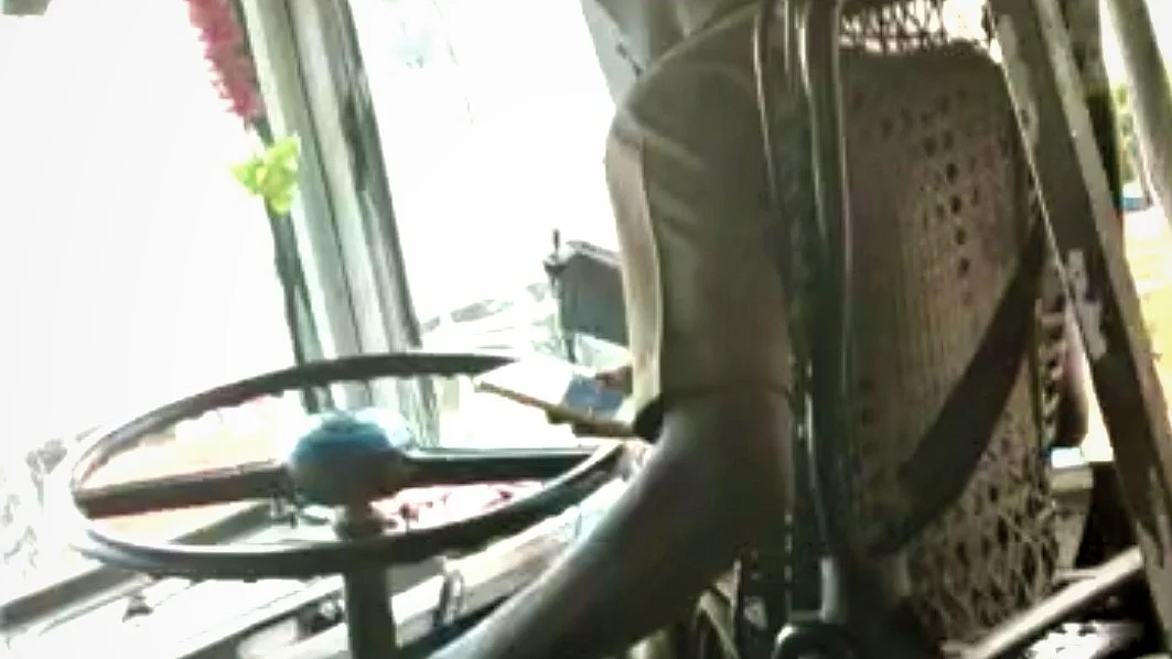 அரசுப் பேருந்து ஓட்டுநர்