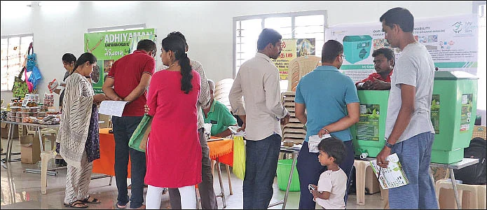 கண்காட்சியில்...