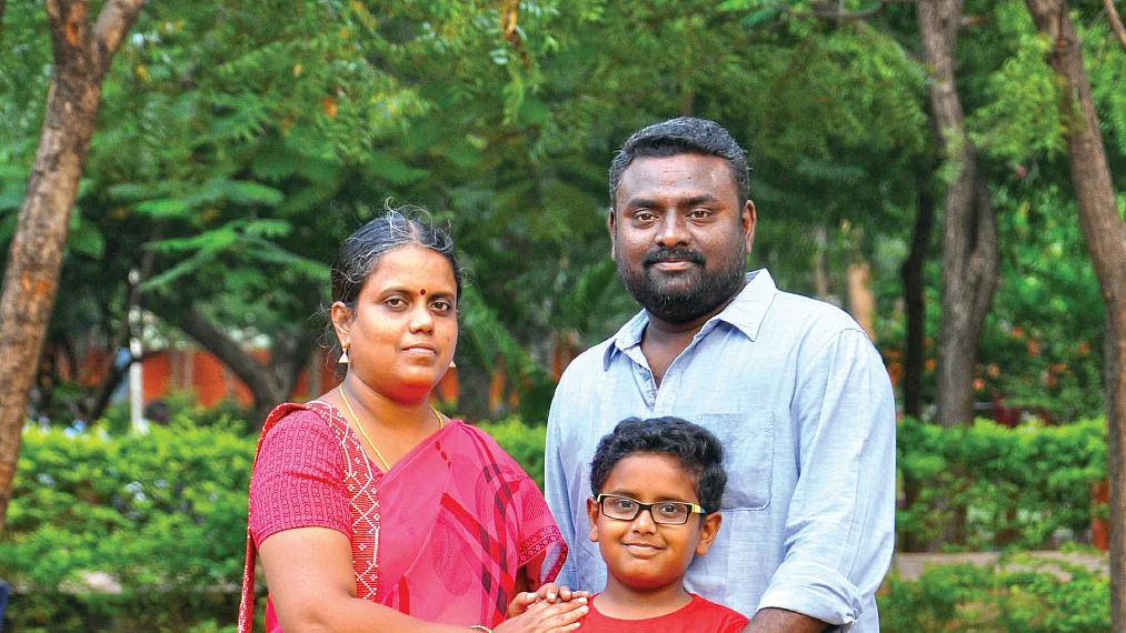 குடும்பத்துடன் இயக்குநர் பிரசாத் முருகேசன்