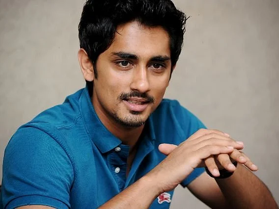 `மோடியால் மட்டுமே இது சாத்தியம்!' - ஆதரித்த அமலா பால்; எதிர்த்த சித்தார்த் #Kashmir