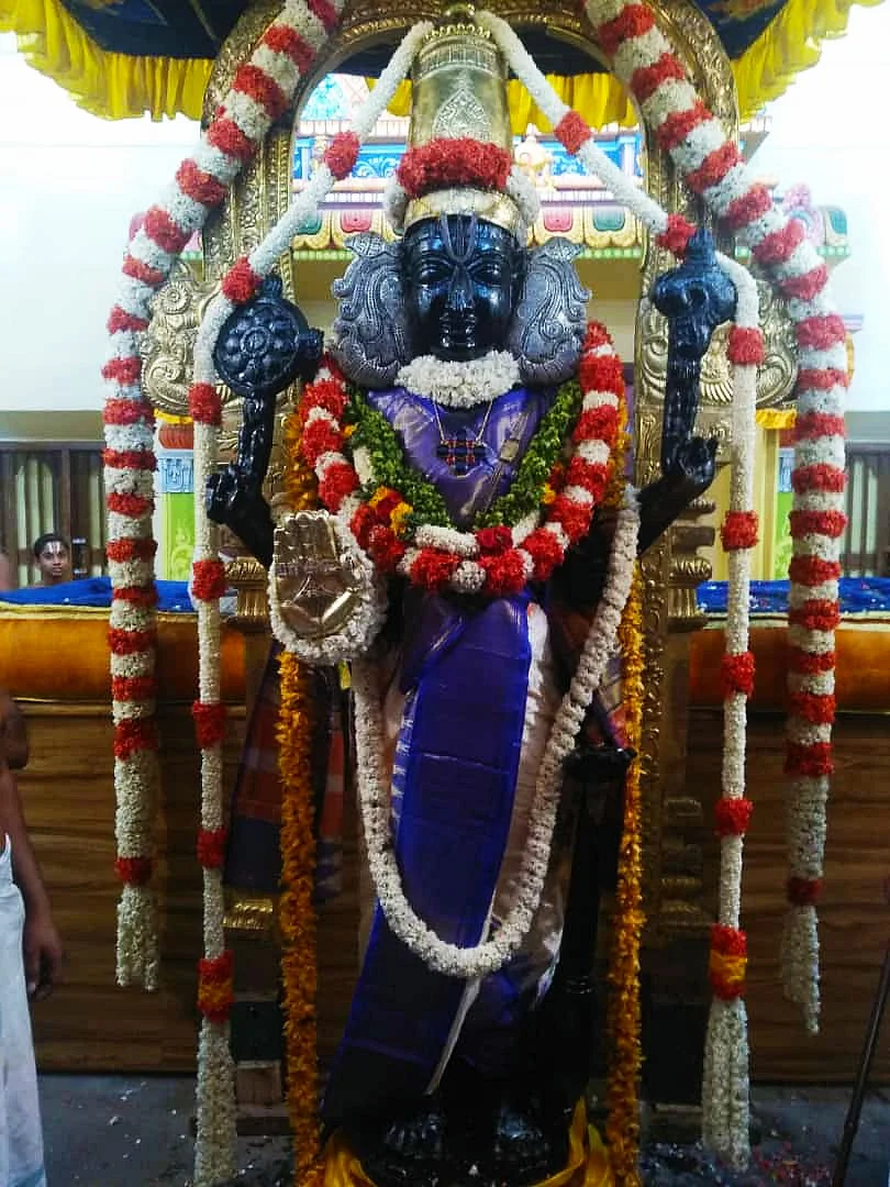 நின்ற கோலத்தில் அத்திவரதர்