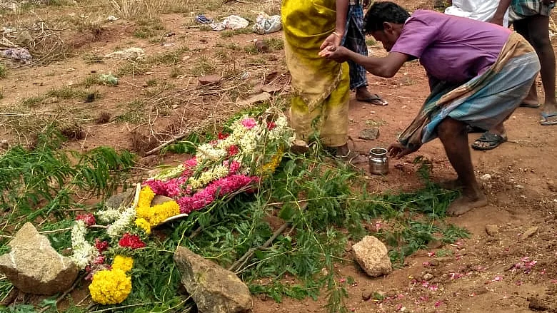 சண்முகம் இறுதிச் சடங்கு