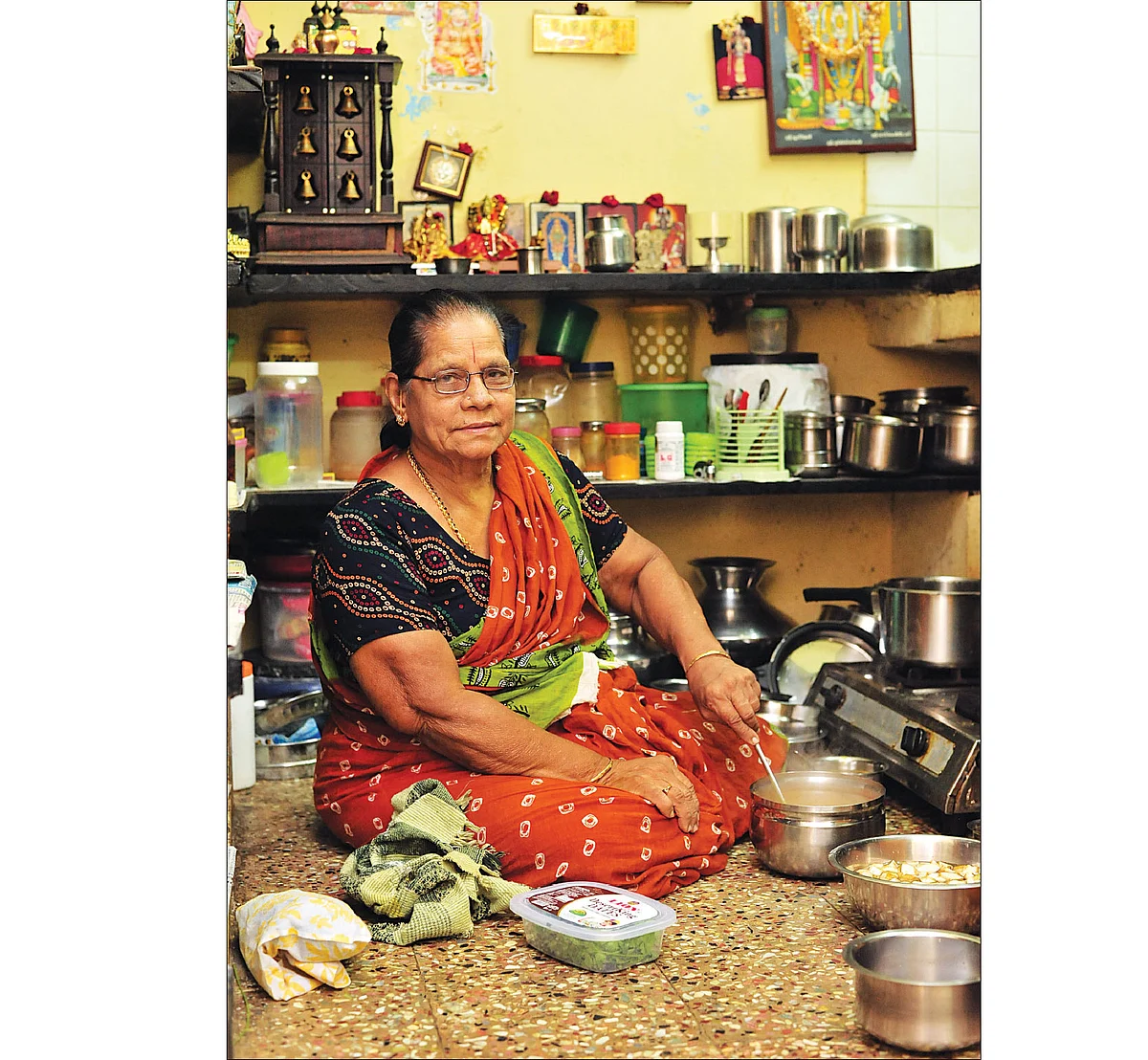 கையில தொழில் இருக்கு மனசுல தைரியம் இருக்கு! - மைதிலி