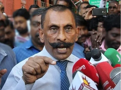 `பணியிடை நீக்கம் என ஆய்வாளர்களை ஏடிஜிபி மிரட்டுகிறார்!' - நீதிமன்றத்தில் பொன்.மாணிக்கவேல் முறையீடு